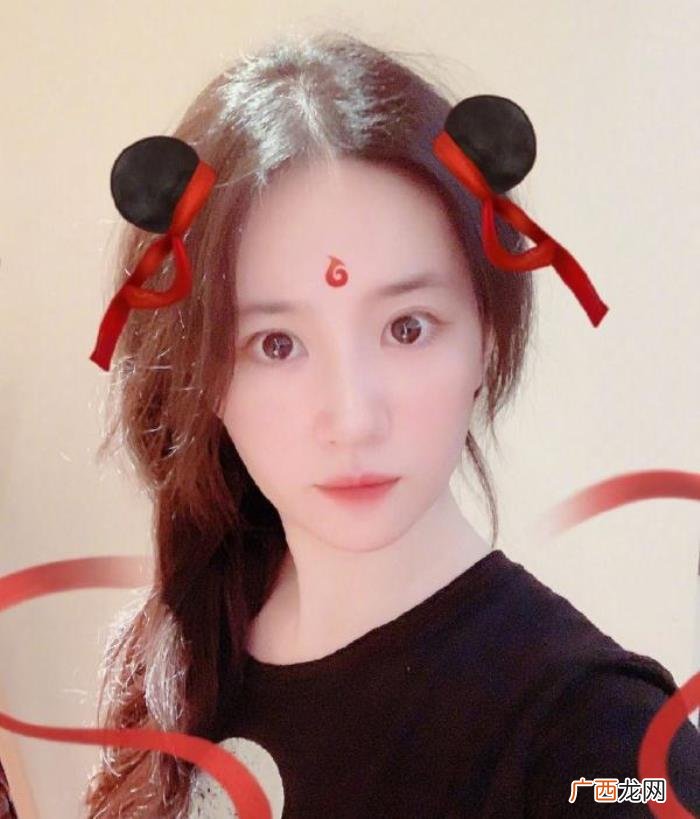 刘亦菲扎丸子头卖萌自称LA 刘亦菲搜狐微博