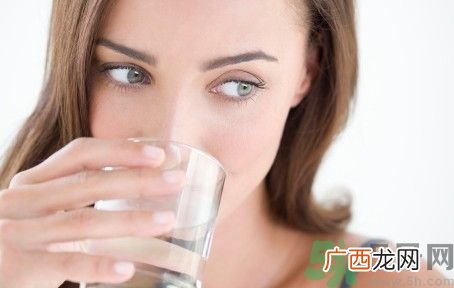 喝水能防肾结石吗？喝水怎么预防肾结石？