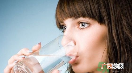 喝水能防肾结石吗？喝水怎么预防肾结石？