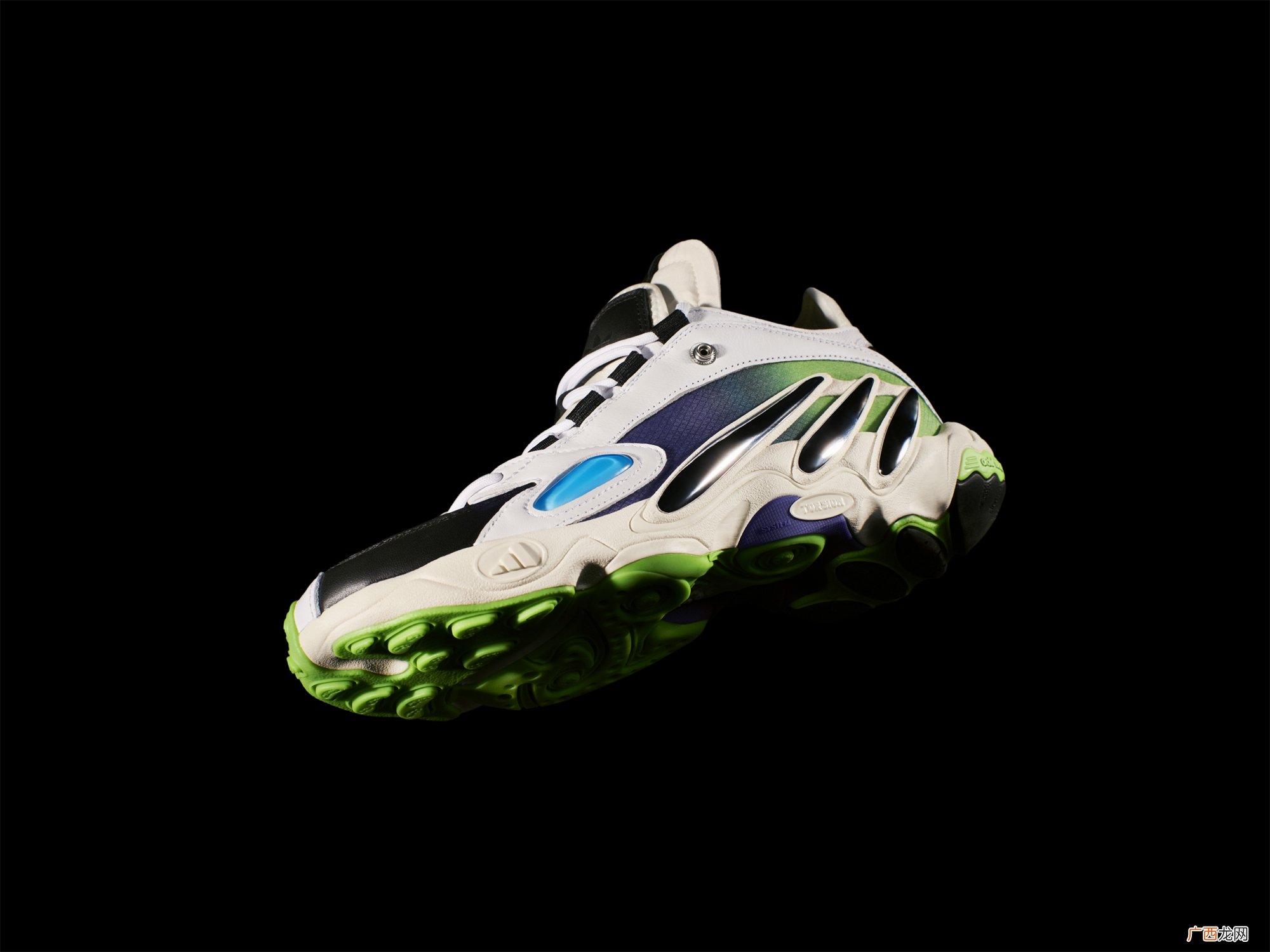 adidas Originals 和 SANKUANZ 携手带来全新系列
