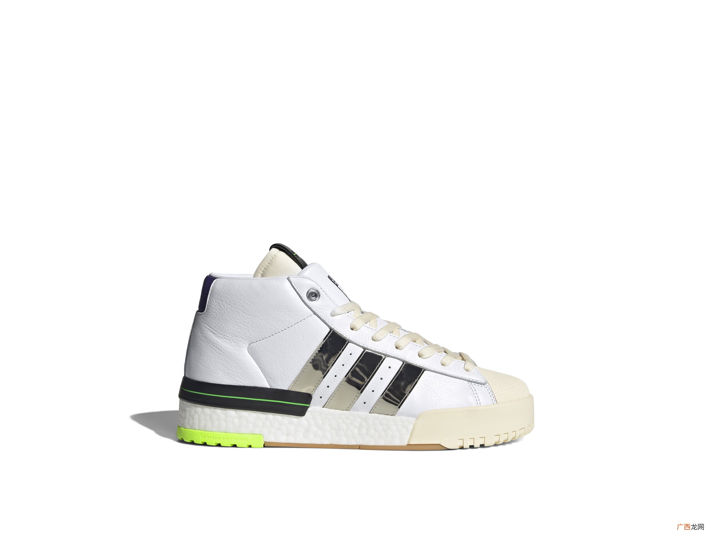 adidas Originals 和 SANKUANZ 携手带来全新系列