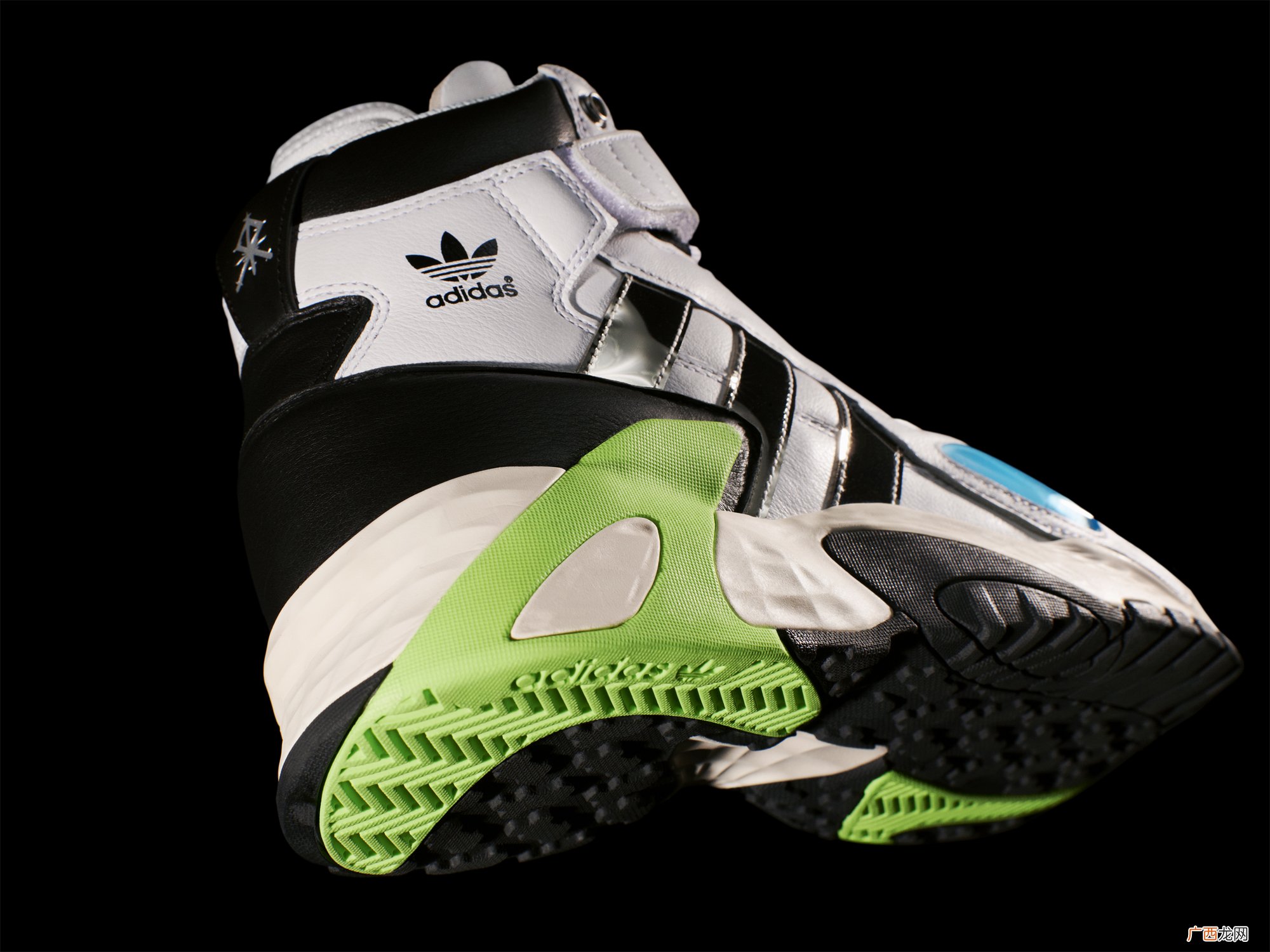 adidas Originals 和 SANKUANZ 携手带来全新系列