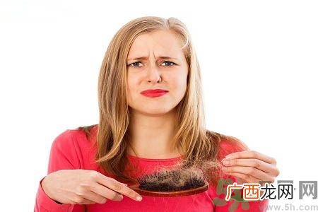 女性掉头发很厉害是什么原因？掉头发怎么办？