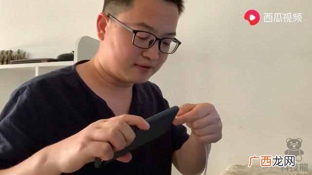 什么是操作系统？它的主要功能和基本特征是什