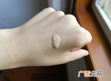 完美日记粉底液使用测评及价格多少钱