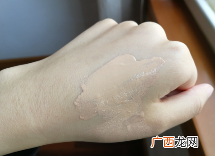 完美日记粉底液使用测评及价格多少钱
