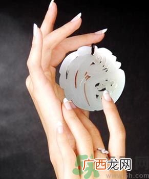 春天手脱皮是怎么办？春天为什么手会脱皮？