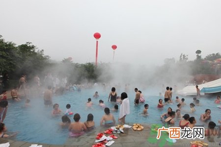 泡温泉可以边吃边泡吗?空腹泡温泉好不好?