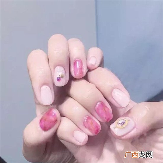 2018好看的红色美款式美甲图片推荐
