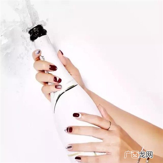 2018好看的红色美款式美甲图片推荐