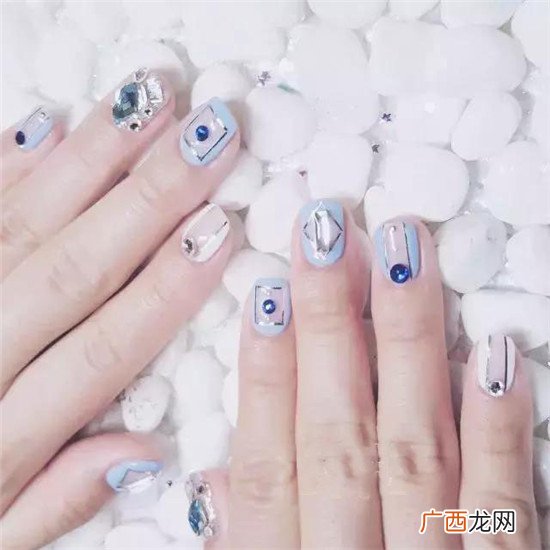 2018好看的红色美款式美甲图片推荐