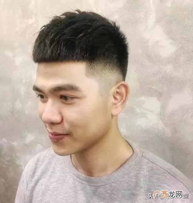 男生头发硬适合什么发型，适合头发硬的男生发