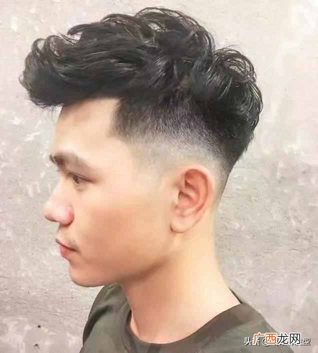 男生头发硬适合什么发型，适合头发硬的男生发