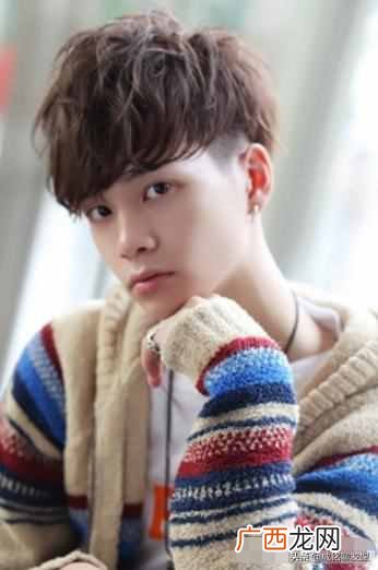 男生头发硬适合什么发型，适合头发硬的男生发