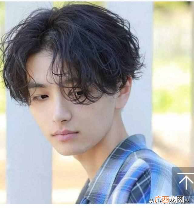 男生头发硬适合什么发型，适合头发硬的男生发