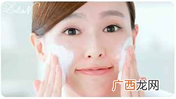 螨虫挤出来是什么样子？脸上有螨虫的症状图片