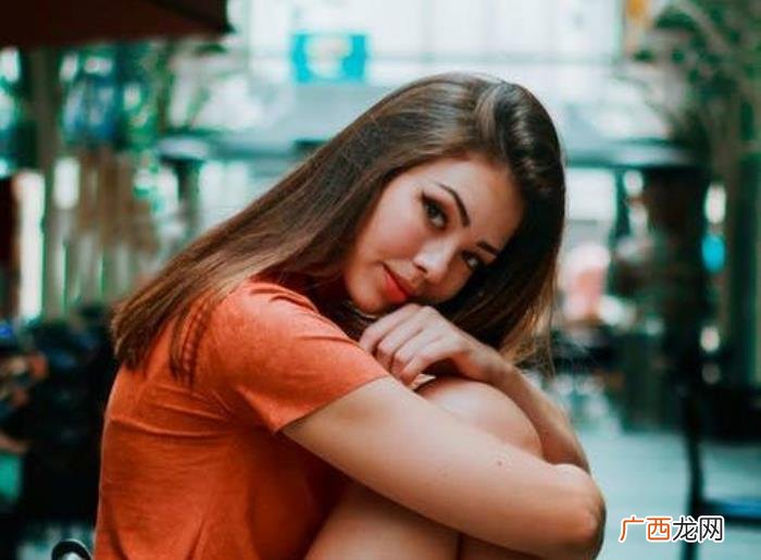 会不自觉地挂在她的脸上 中年女人出轨后脸上有何特征