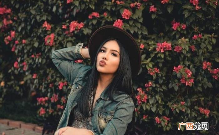 会不自觉地挂在她的脸上 中年女人出轨后脸上有何特征