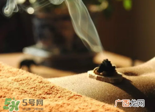 为什么艾灸特别适合现代人?艾灸是万能的吗？