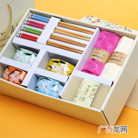 公司3.8妇女节送女员工的礼物推荐