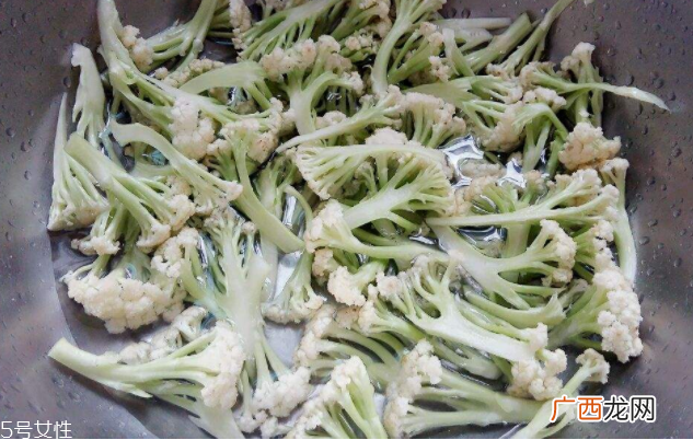 花椰菜怎么切？把整茎切掉最好炒
