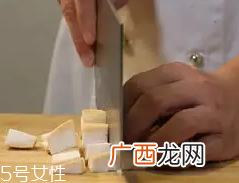 杏鲍菇怎么洗才干净？盐水泡泡轻松去污