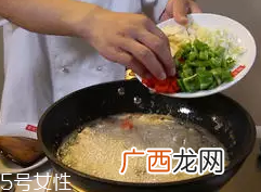 杏鲍菇怎么洗才干净？盐水泡泡轻松去污