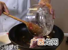 杏鲍菇怎么洗才干净？盐水泡泡轻松去污