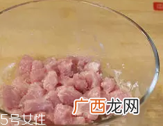 杏鲍菇怎么洗才干净？盐水泡泡轻松去污