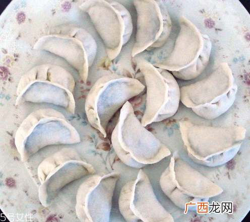 香椿水饺怎么做好吃？超详细香椿豆腐饺子做法