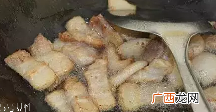 花椰菜炒肉怎么做好吃？这么做简单又美味