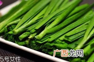 韭菜没熟吃了会怎么样？生韭菜很辛辣