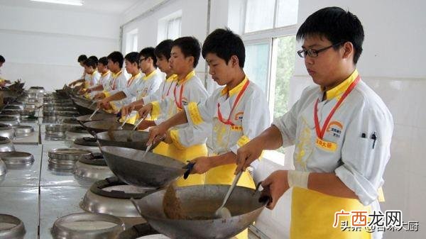 适合女孩子开的小吃店 想开小吃店在哪里学手艺