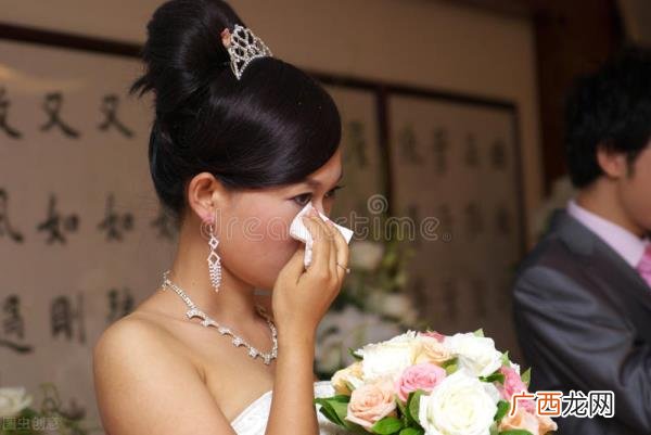爸爸妈妈婚礼祝福语，婚礼上主持人宣读新娘父亲的祝福