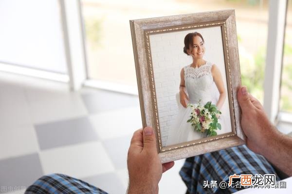 爸爸去喊女儿吃饭，爸爸在妈妈怀里咽气前对女儿的最后呼唤