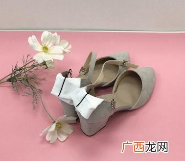 新买的高跟鞋后跟磨脚怎么办5个小妙招