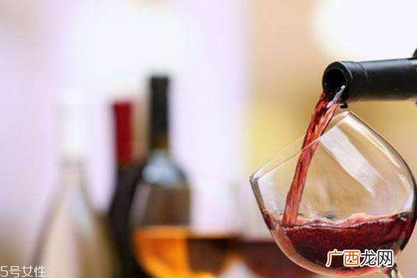 红酒什么年份的好和葡萄酒产区有关系