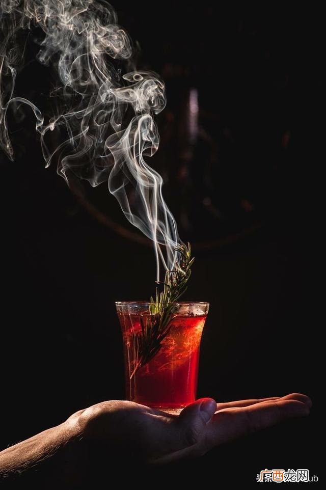 开酒吧需要黑白两道吗 创业开酒吧的步骤