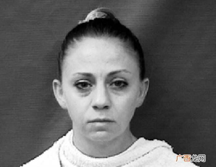 美国女警回家走错门误杀邻居 误当盗贼遭误杀