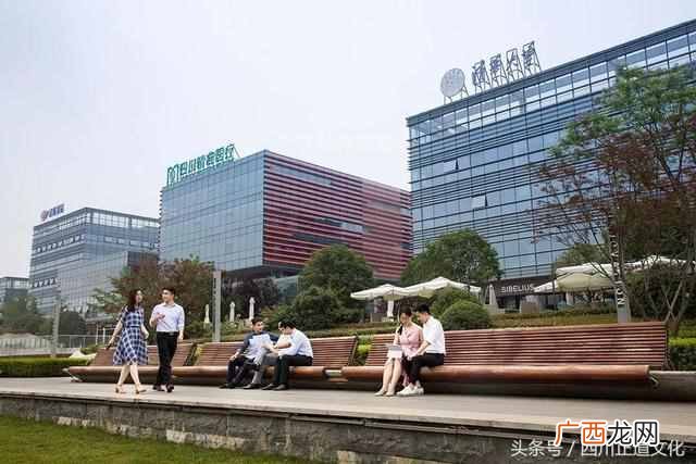 光彩夺目是什么意思？去成都让你感受什么是光