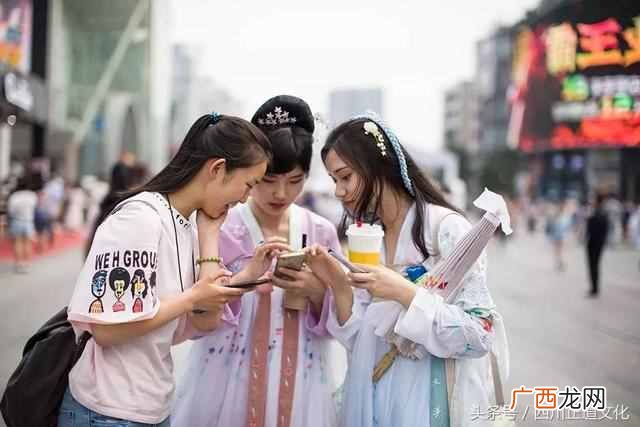 光彩夺目是什么意思？去成都让你感受什么是光