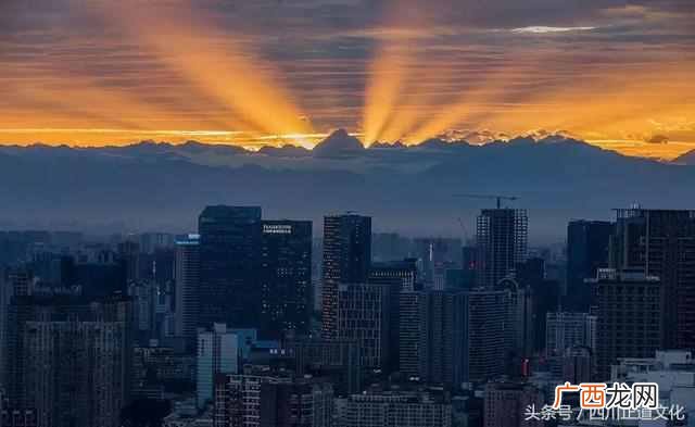 光彩夺目是什么意思？去成都让你感受什么是光