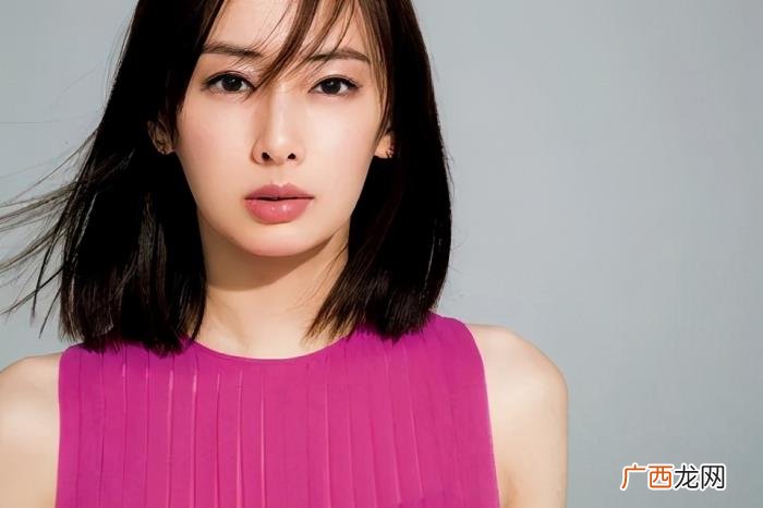 和女生聊天怎么找话题不至于尬聊，请收下这份尬聊救场话题