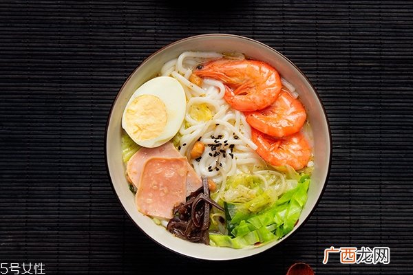 酱油尝起来是什么味好坏酱油味道对比