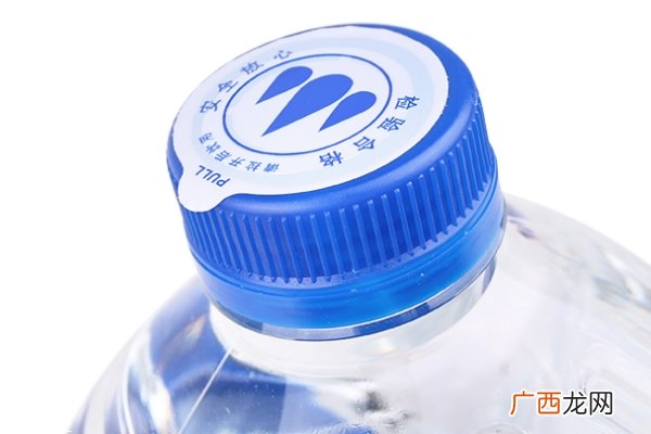天然矿泉水和纯净水区别天然矿泉水和纯净水哪个好