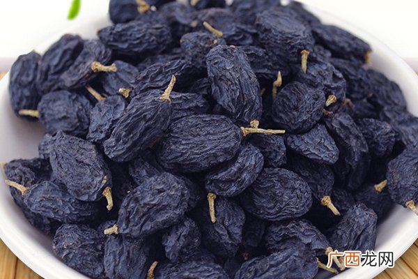葡萄干上的白霜是什么析出的糖分