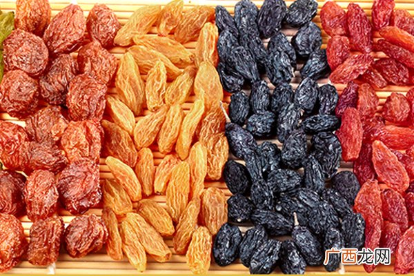 葡萄干上的白霜是什么析出的糖分