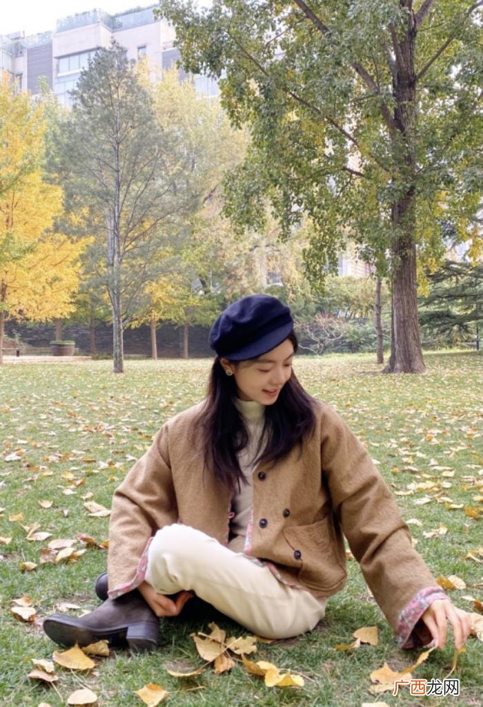 潮流合伙人赵今麦穿的衣服,赵今麦穿格纹大衣配长靴成熟大气