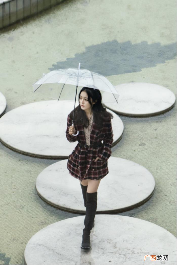潮流合伙人赵今麦穿的衣服,赵今麦穿格纹大衣配长靴成熟大气