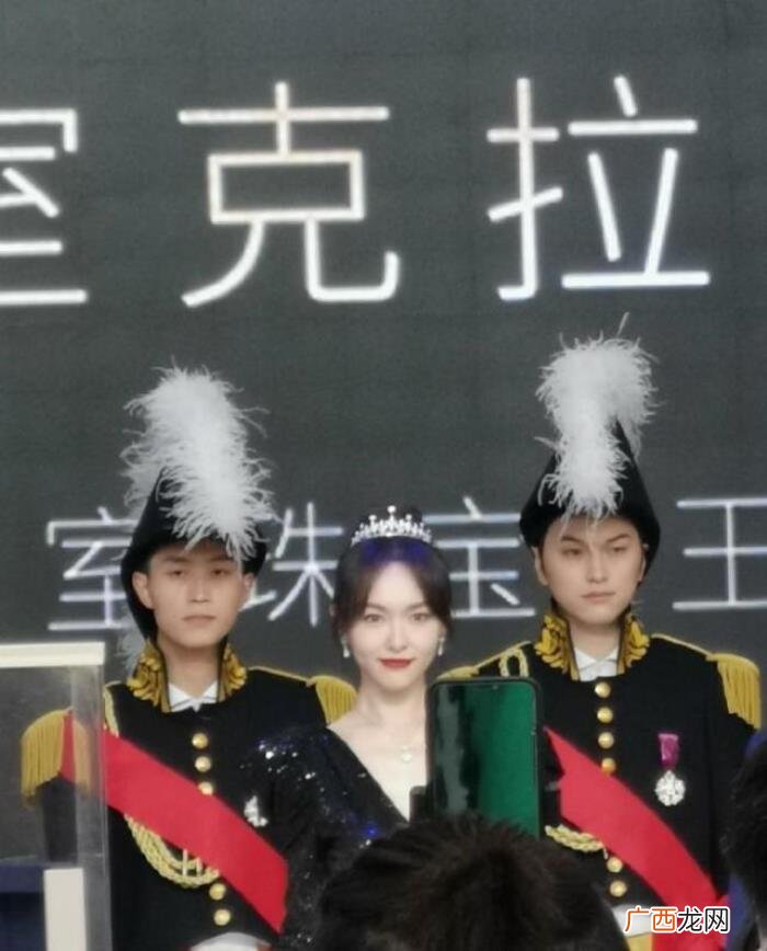 唐嫣所有的活动，唐嫣戴钻石皇冠出席活动贵气十足